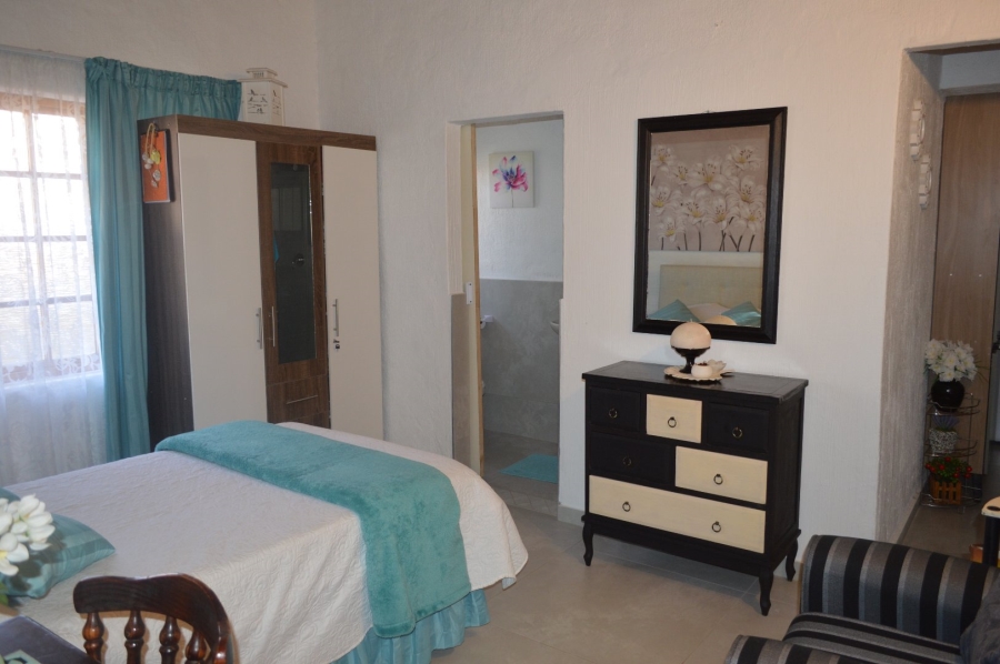 5 Bedroom Property for Sale in Wilkoppies North West